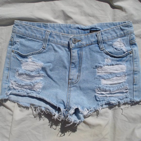 Distressed jean shorts - Picture 1 of 5